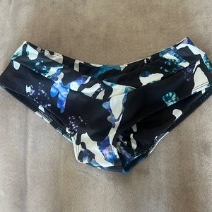 VEKKER V short size small - like new